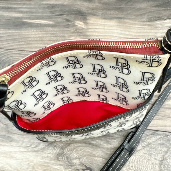 Dooney & Bourke Logo Crossbody Bag Purse White Black Leather Trim Strap - Picture 13 of 14